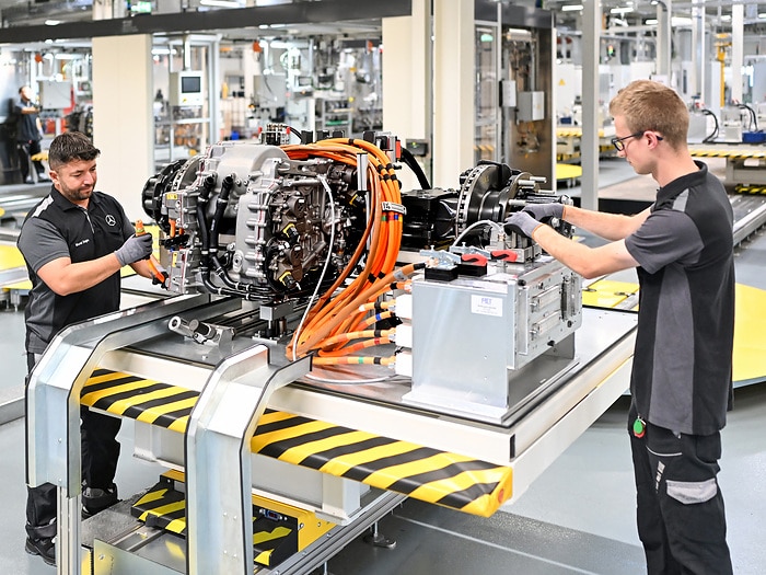 Production start for central components of the new eActros 600 at the Gaggenau and Kassel plants