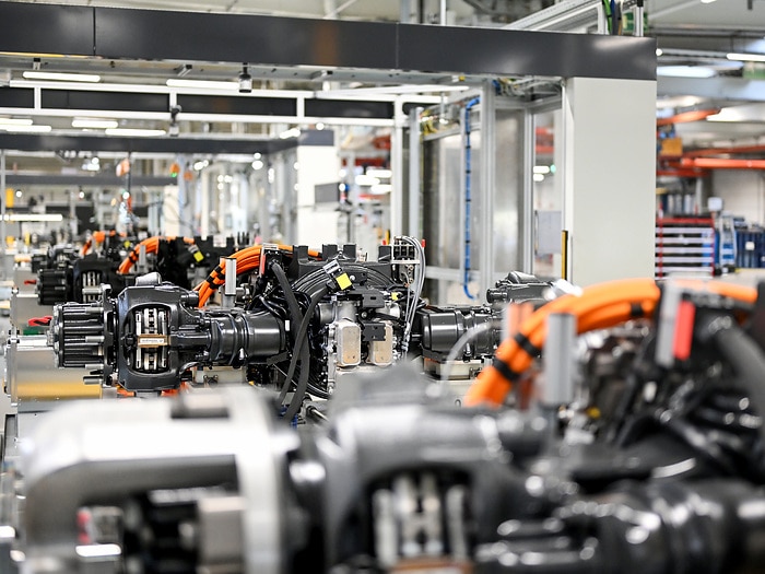 Production start for central components of the new eActros 600 at the Gaggenau and Kassel plants