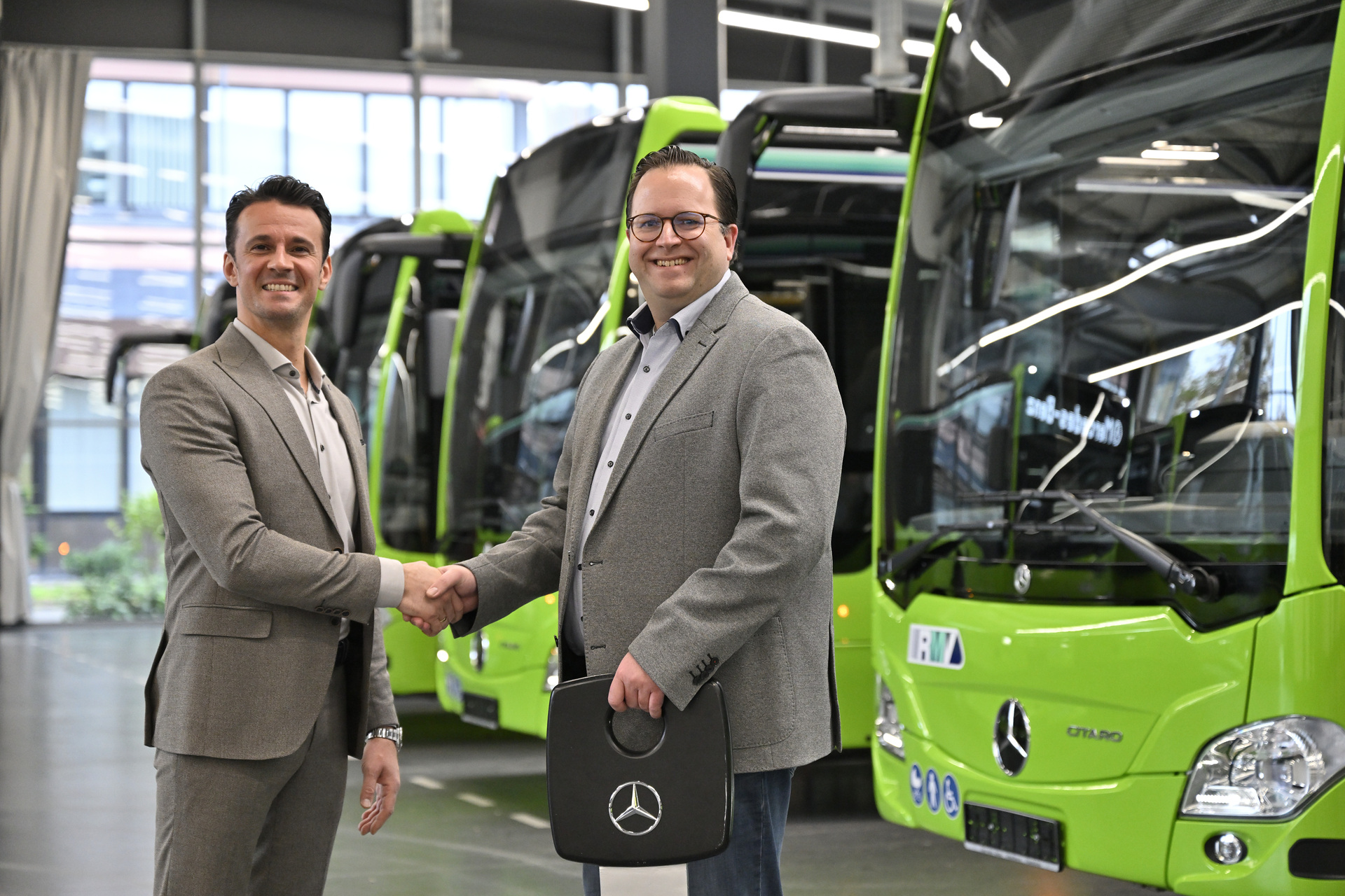 Medenbach Traffic verjüngt Flotte mit 57 Hybrid-Stadtlinienbussen von Mercedes-Benz