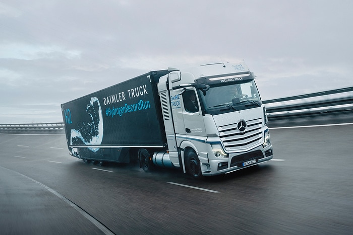 Daimler Truck receives funding for fuel cell trucks from German federal and state governments