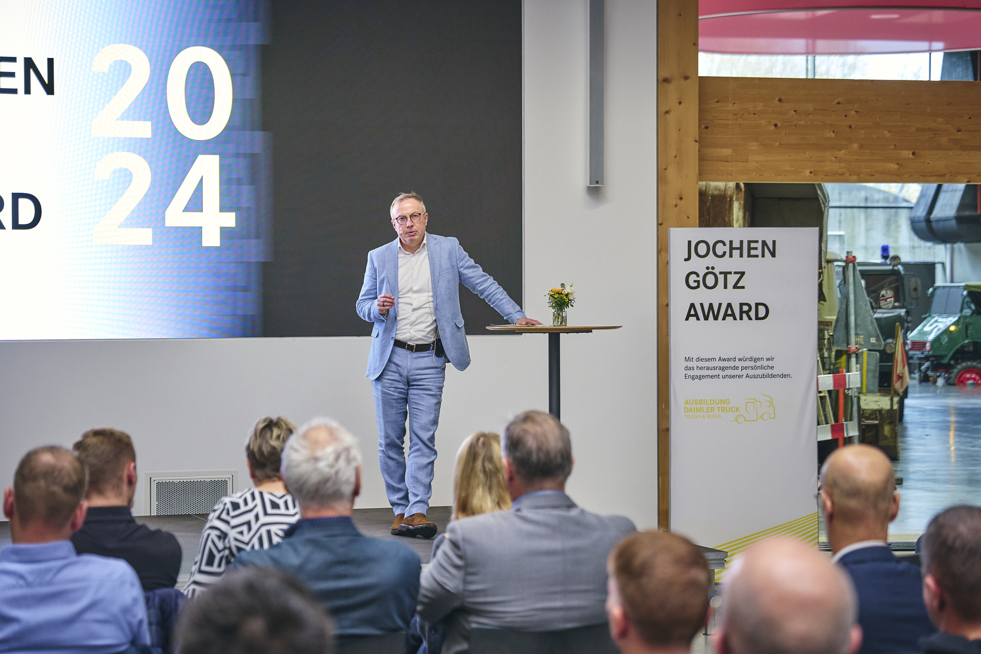 Award for apprentices at Daimler Truck: “Jochen Götz Award” presented for the first time to outstanding young talents