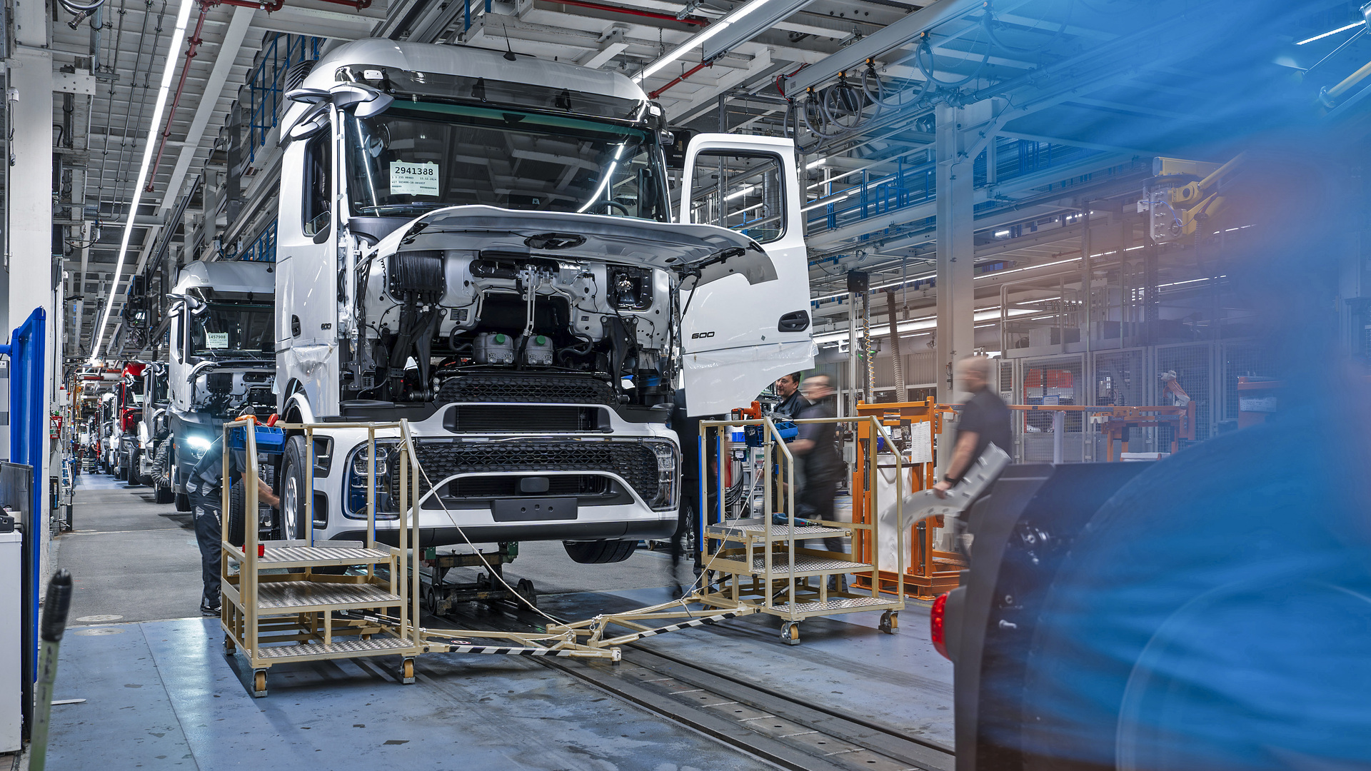 Daimler Truck celebrates series launch of the Mercedes-Benz eActros 600 for long-distance haulage in Wörth