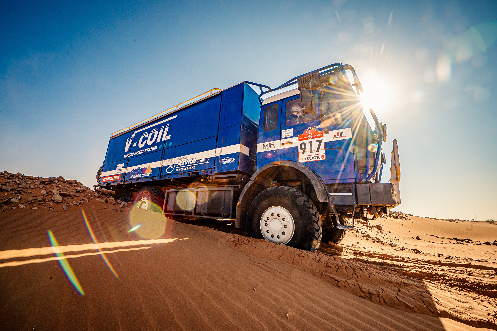 Dakar Rally 2025: two Mercedes-Benz truck legends as a rolling workshop in the world’s toughest race