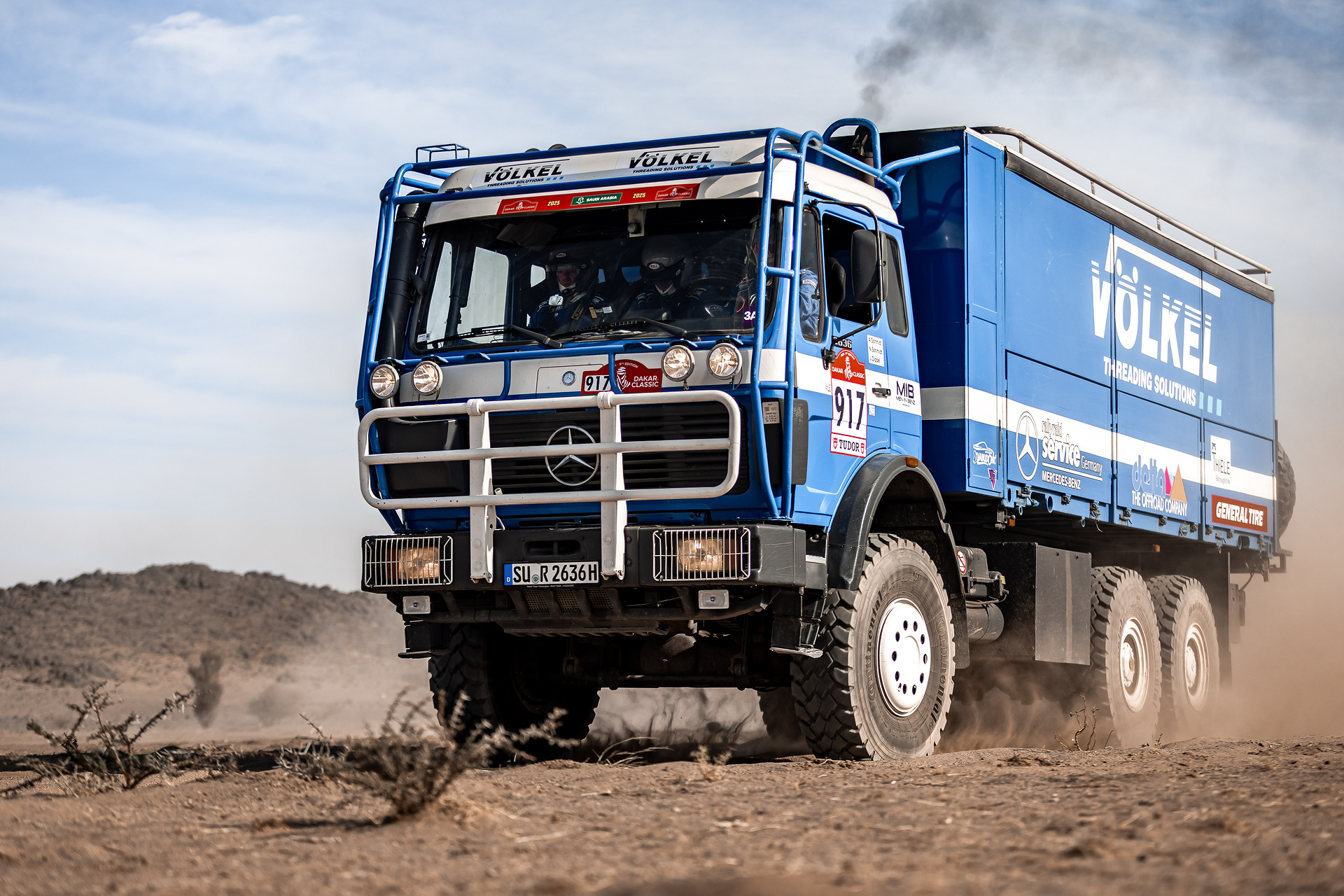 Dakar Rally 2025: two Mercedes-Benz truck legends as a rolling workshop in the world’s toughest race