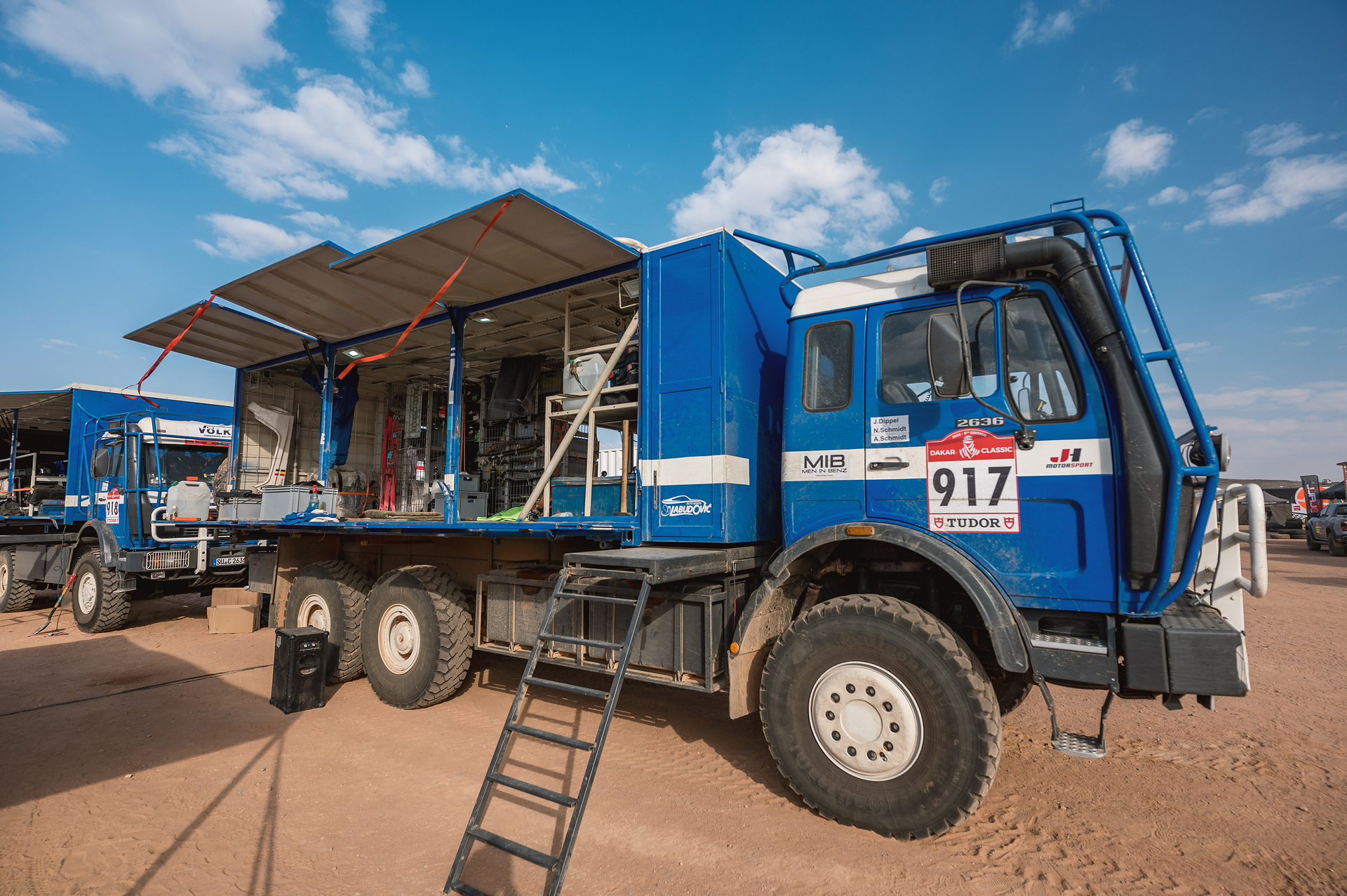 Dakar Rally 2025: two Mercedes-Benz truck legends as a rolling workshop in the world’s toughest race