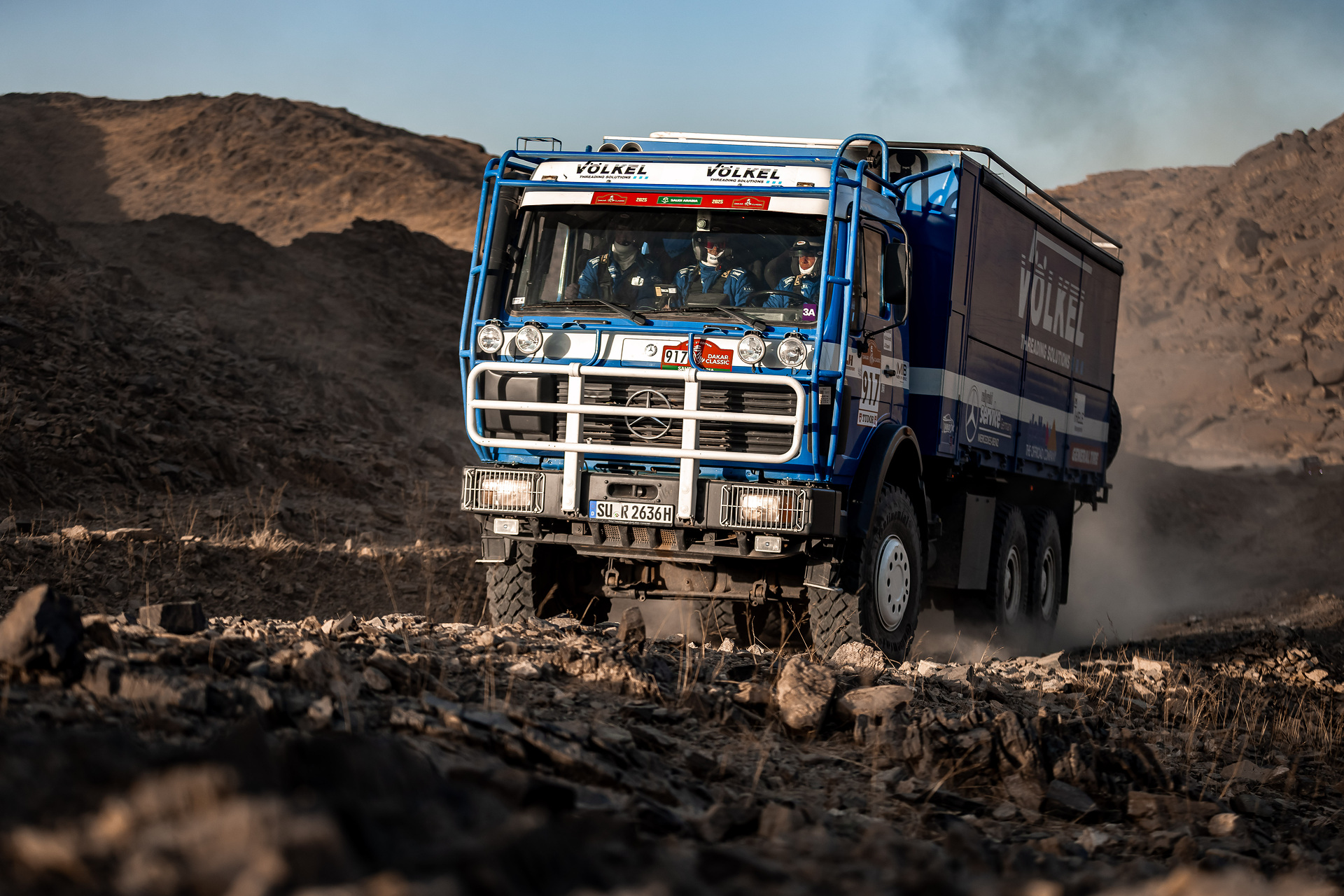 Dakar Rally 2025: two Mercedes-Benz truck legends as a rolling workshop in the world’s toughest race