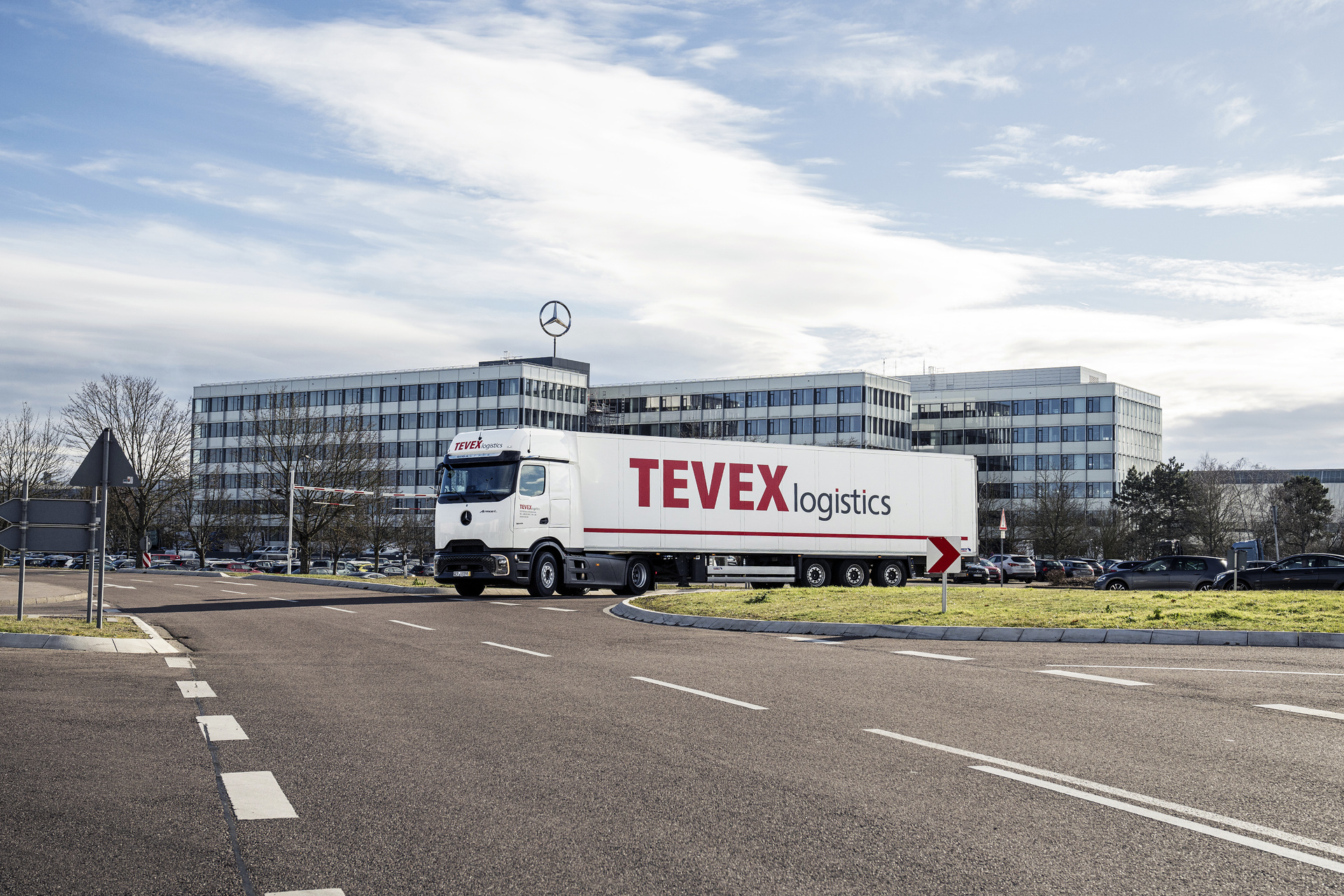 Tevex Logistics modernises its fleet with 150 new Mercedes-Benz Actros L vehicles for greater efficiency and safety