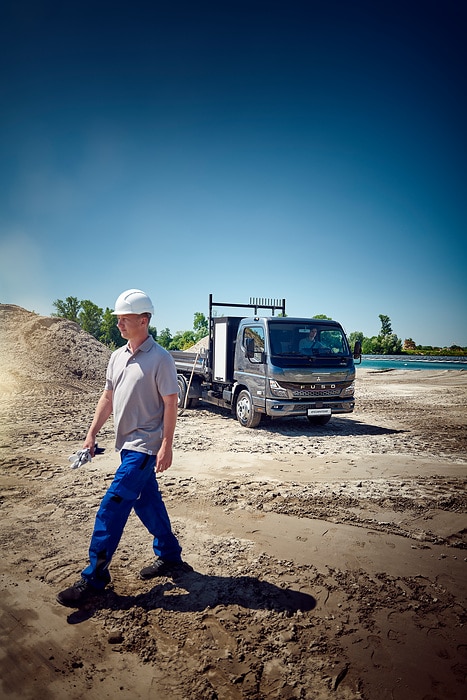 Vielseitig auf dem Bau: Daimler Truck Marke FUSO mit drei Varianten des Canter auf der bauma 2025