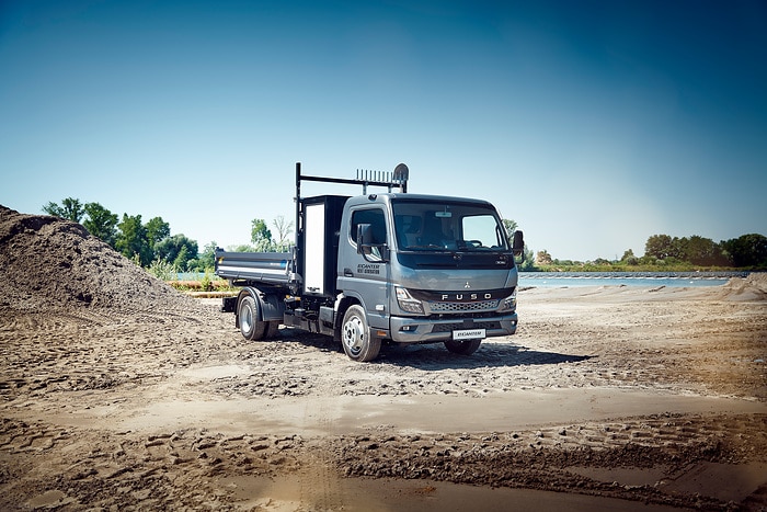 Vielseitig auf dem Bau: Daimler Truck Marke FUSO mit drei Varianten des Canter auf der bauma 2025