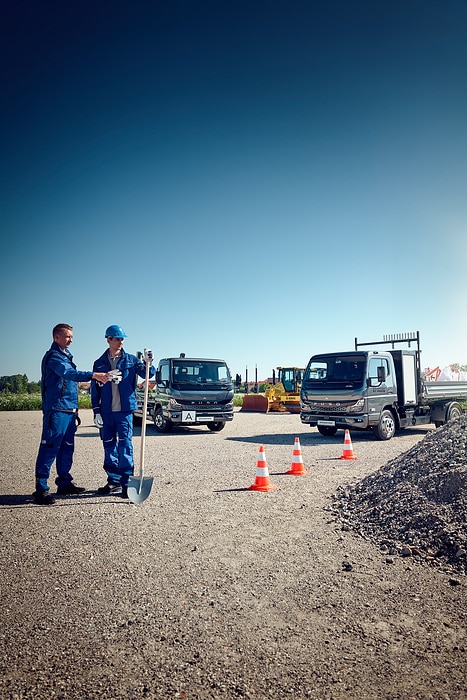 Vielseitig auf dem Bau: Daimler Truck Marke FUSO mit drei Varianten des Canter auf der bauma 2025