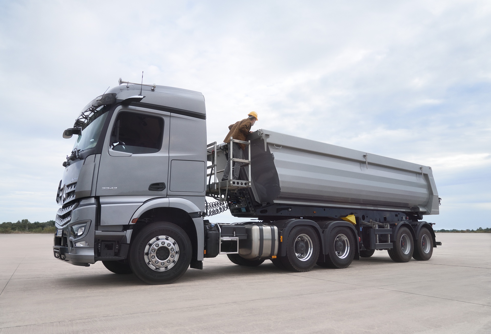 Mercedes-Benz Trucks auf der bauma 2025: Nachhaltige Fahrzeug-, Service- und Mobilitätslösungen für den Bauverkehr