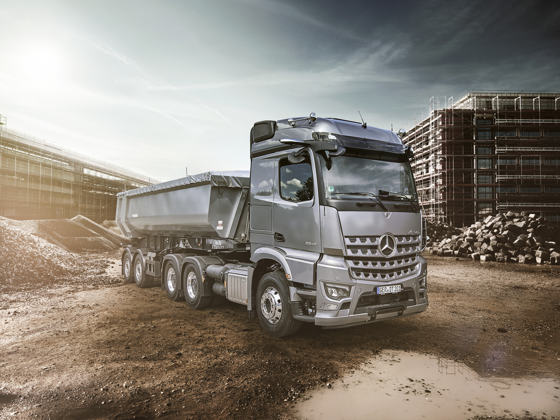 Mercedes-Benz Trucks at bauma 2025: Sustainable vehicle, service, and mobility solutions for construction transport