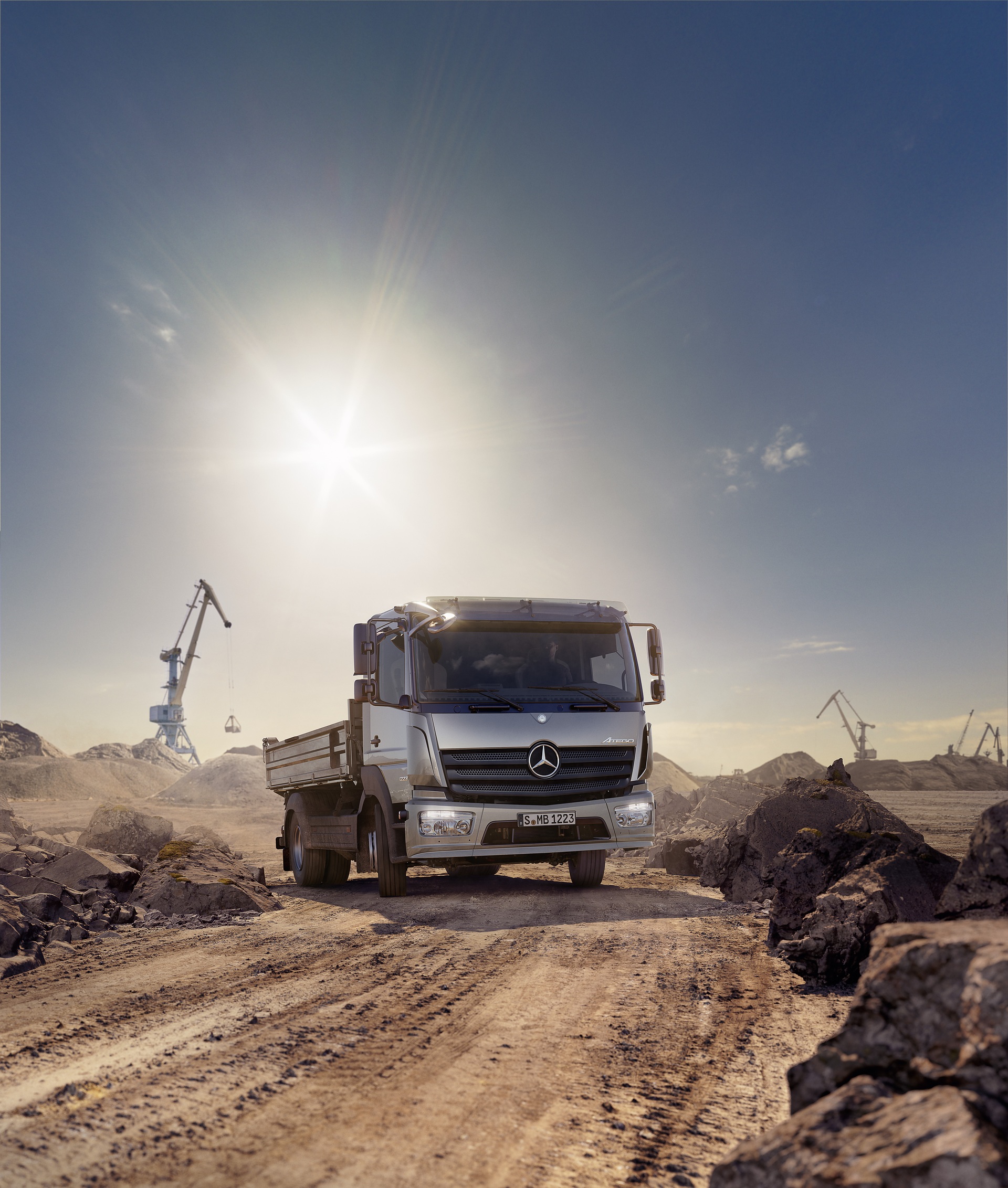 Mercedes-Benz Trucks auf der bauma 2025: Nachhaltige Fahrzeug-, Service- und Mobilitätslösungen für den Bauverkehr