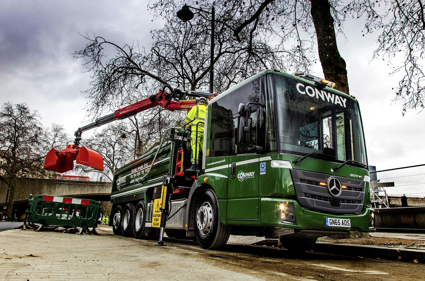 Mercedes-Benz Trucks auf der bauma 2025: Nachhaltige Fahrzeug-, Service- und Mobilitätslösungen für den Bauverkehr