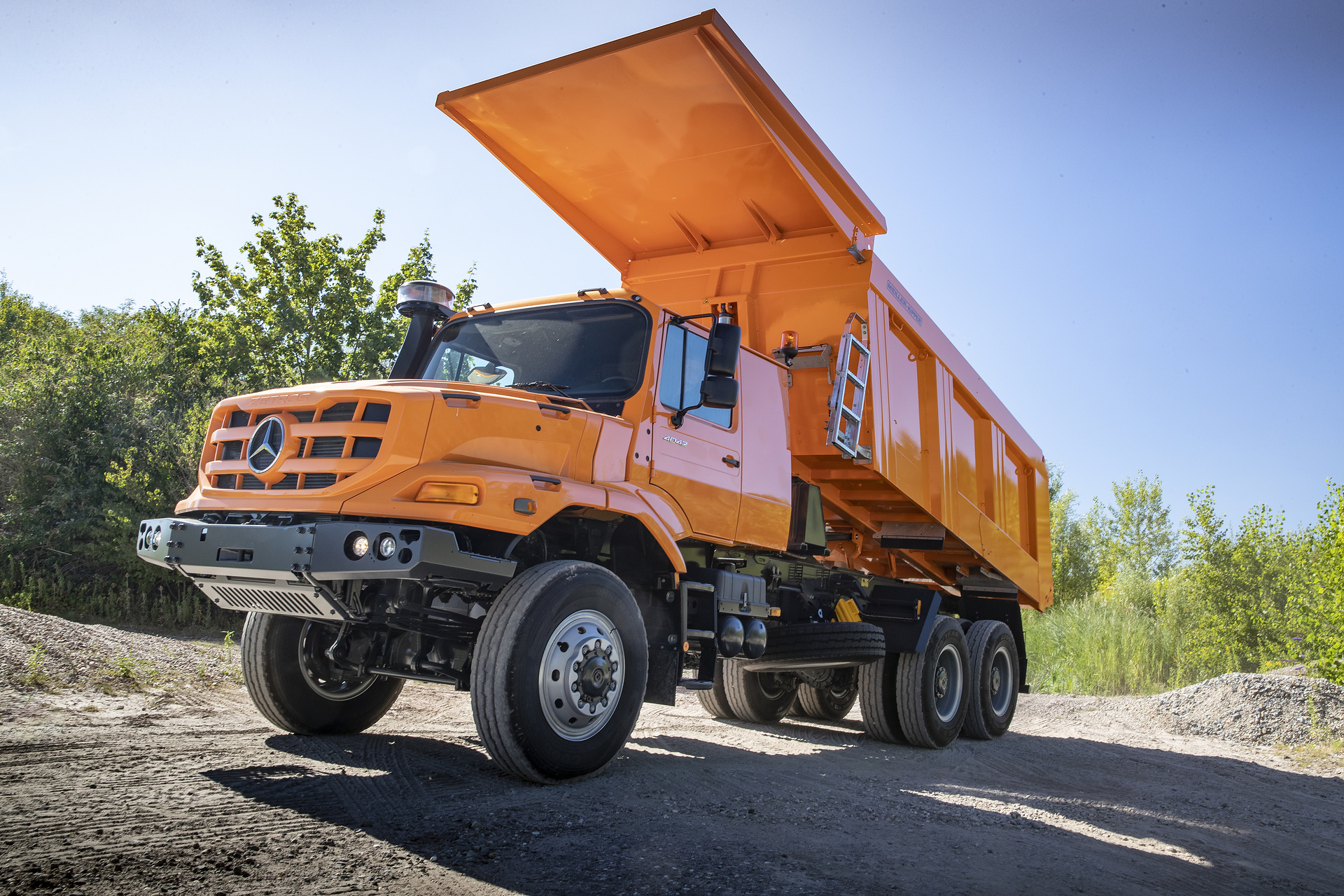 Mercedes-Benz Trucks auf der bauma 2025: Nachhaltige Fahrzeug-, Service- und Mobilitätslösungen für den Bauverkehr