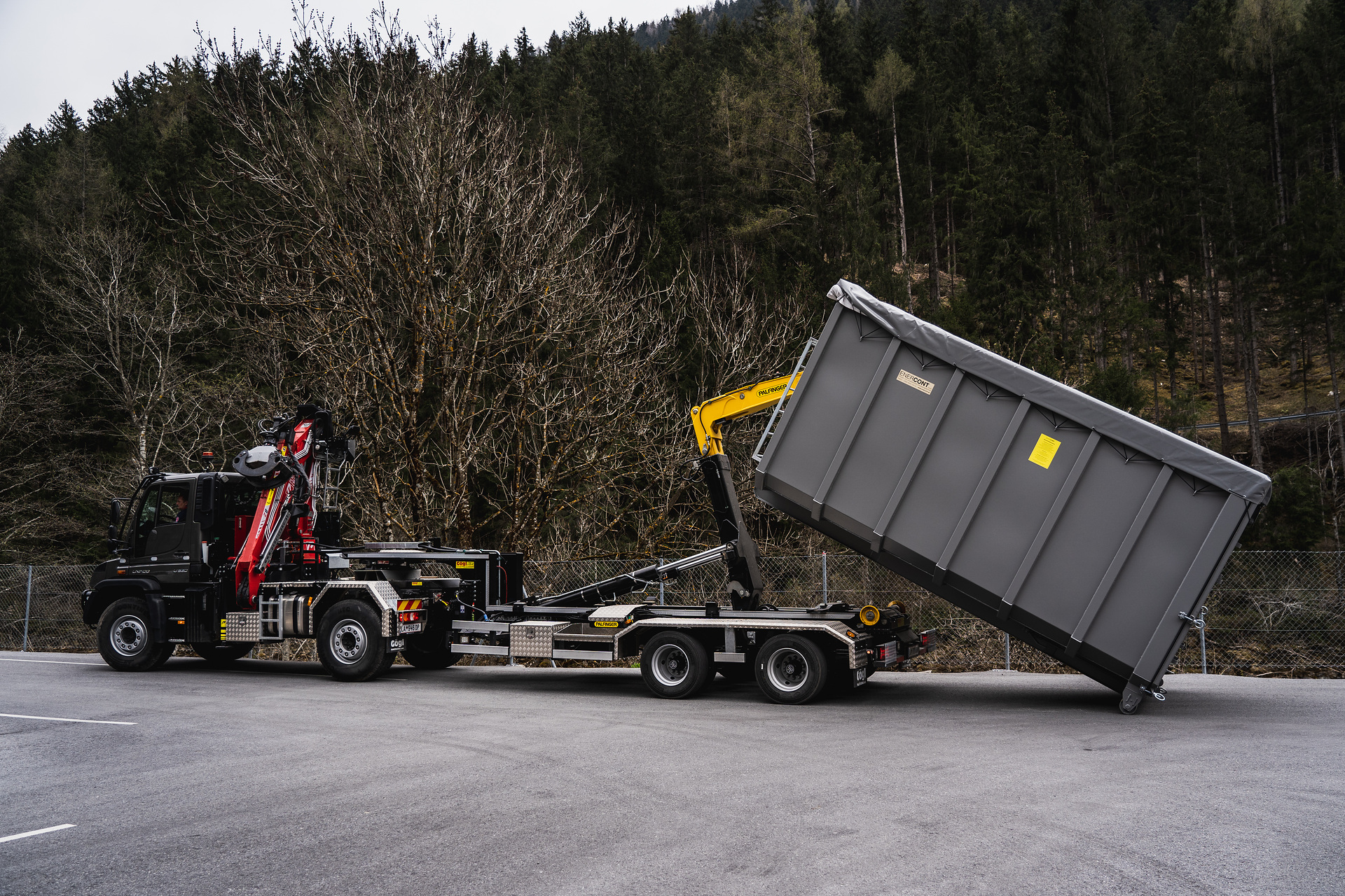 Mercedes-Benz Trucks auf der bauma 2025: Nachhaltige Fahrzeug-, Service- und Mobilitätslösungen für den Bauverkehr