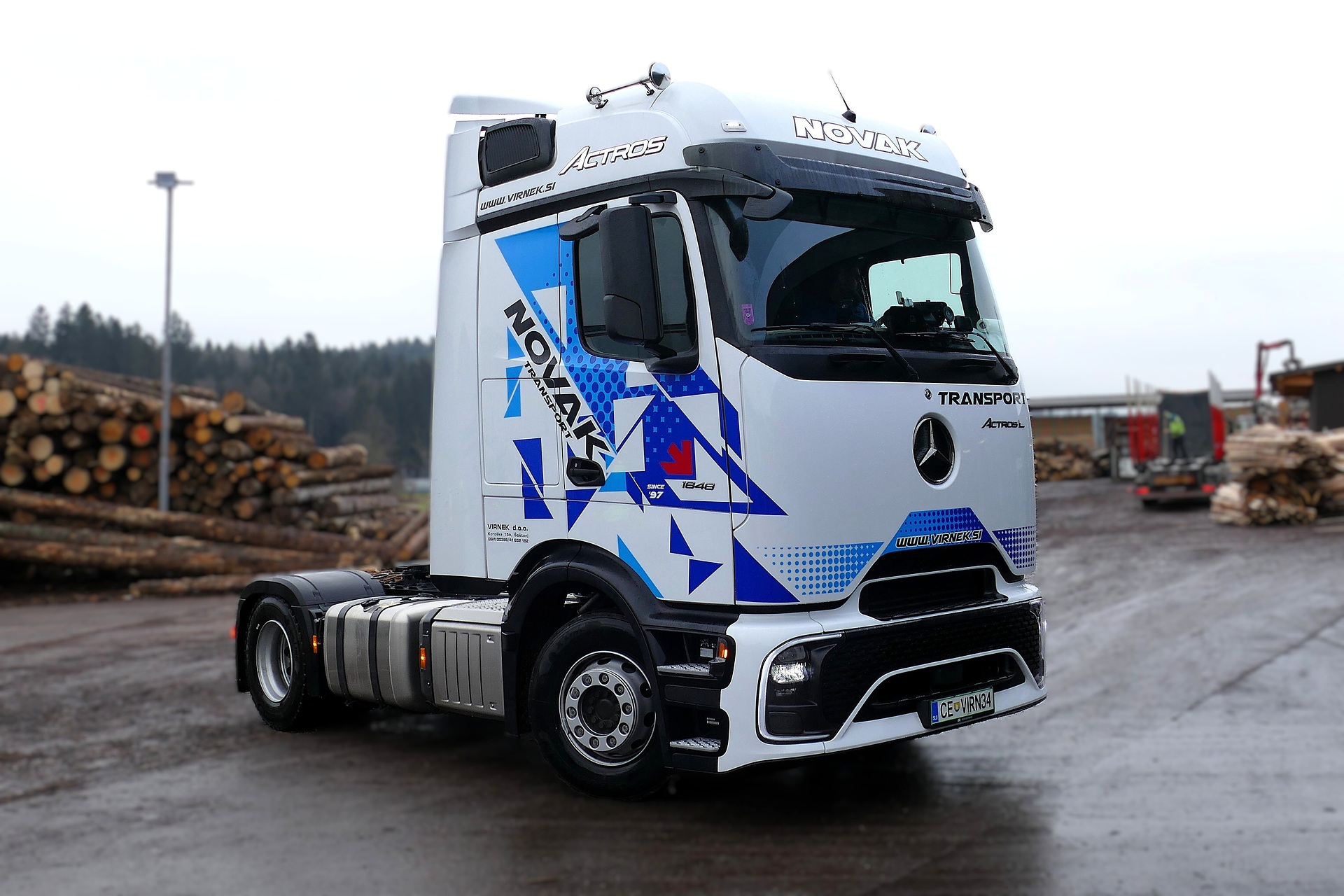 Quiet, efficient and comfortable: driver Ismet Dostović about the first Mercedes-Benz Actros L with ProCabin in Slovenia