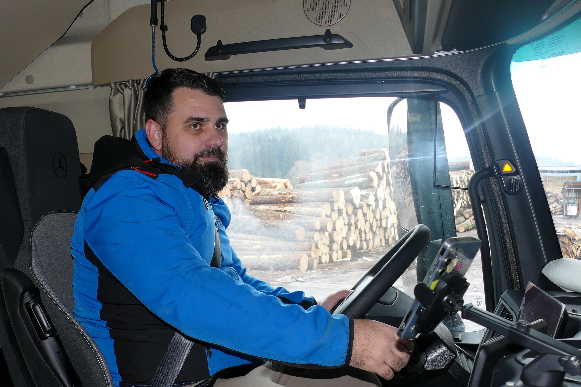 Quiet, efficient and comfortable: driver Ismet Dostović about the first Mercedes-Benz Actros L with ProCabin in Slovenia