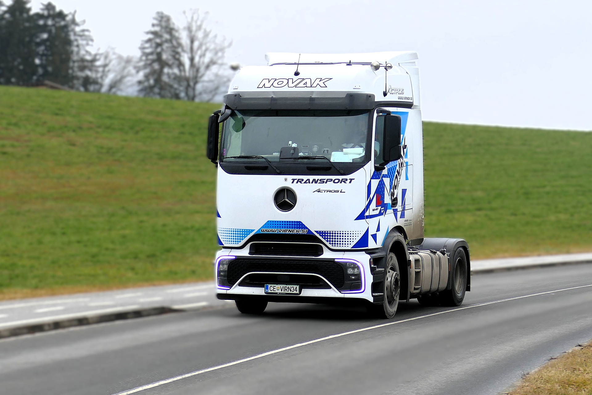 Quiet, efficient and comfortable: driver Ismet Dostović about the first Mercedes-Benz Actros L with ProCabin in Slovenia