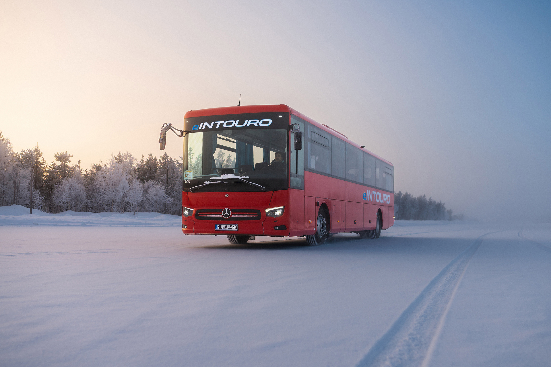 The new eIntouro successfully defies cold, ice and snow: Daimler Buses tests electric intercity bus in Finland