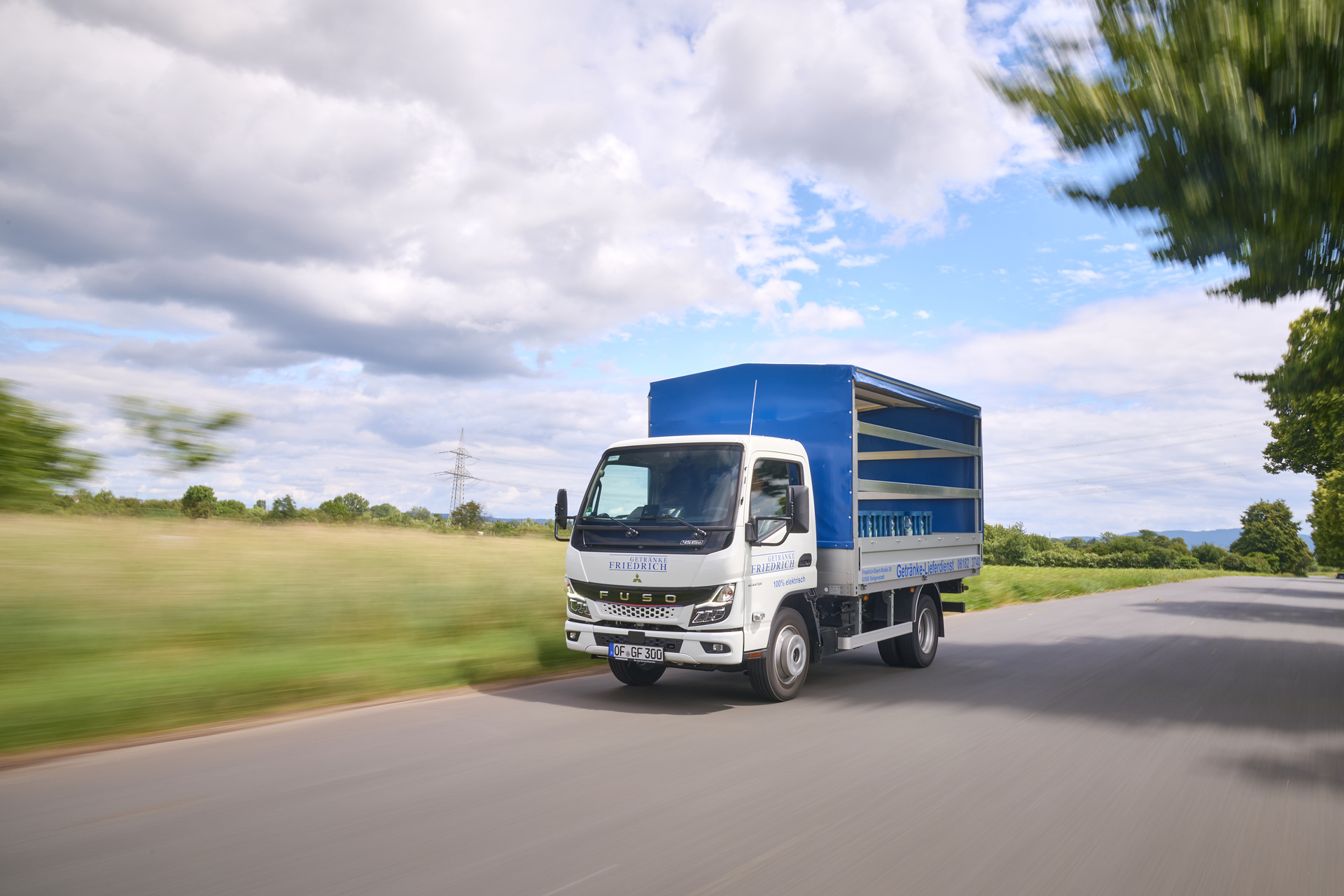 Daimler Truck brand FUSO: all-electric eCanter convinces beverage retailer in daily home-delivery business