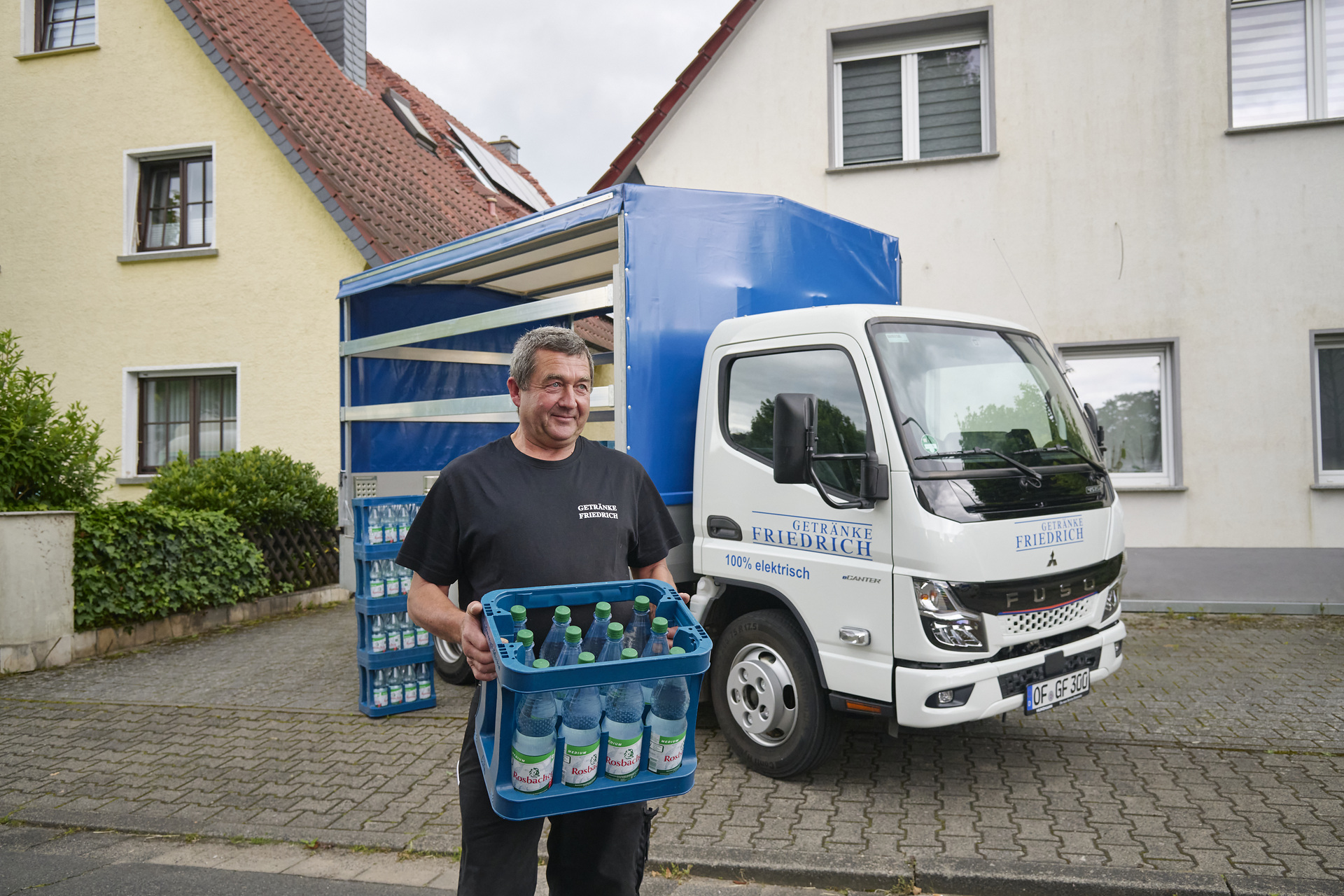 Daimler Truck brand FUSO: all-electric eCanter convinces beverage retailer in daily home-delivery business