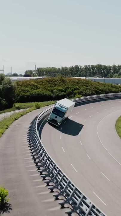 New safety feature from Mercedes-Benz Trucks: 10 questions and answers about Connected Traffic Warnings