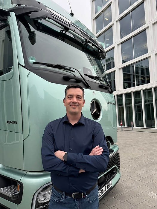 New safety feature from Mercedes-Benz Trucks: 10 questions and answers about Connected Traffic Warnings