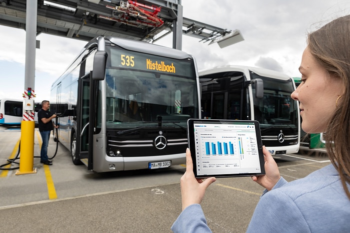 Vernetzt ab der ersten Sekunde: Alle neuen Omnibusse von Daimler Buses mit digitalen Diensten unterwegs