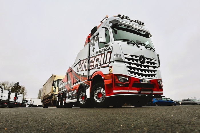 Mercedes-Benz Arocs as a heavy-duty towing truck