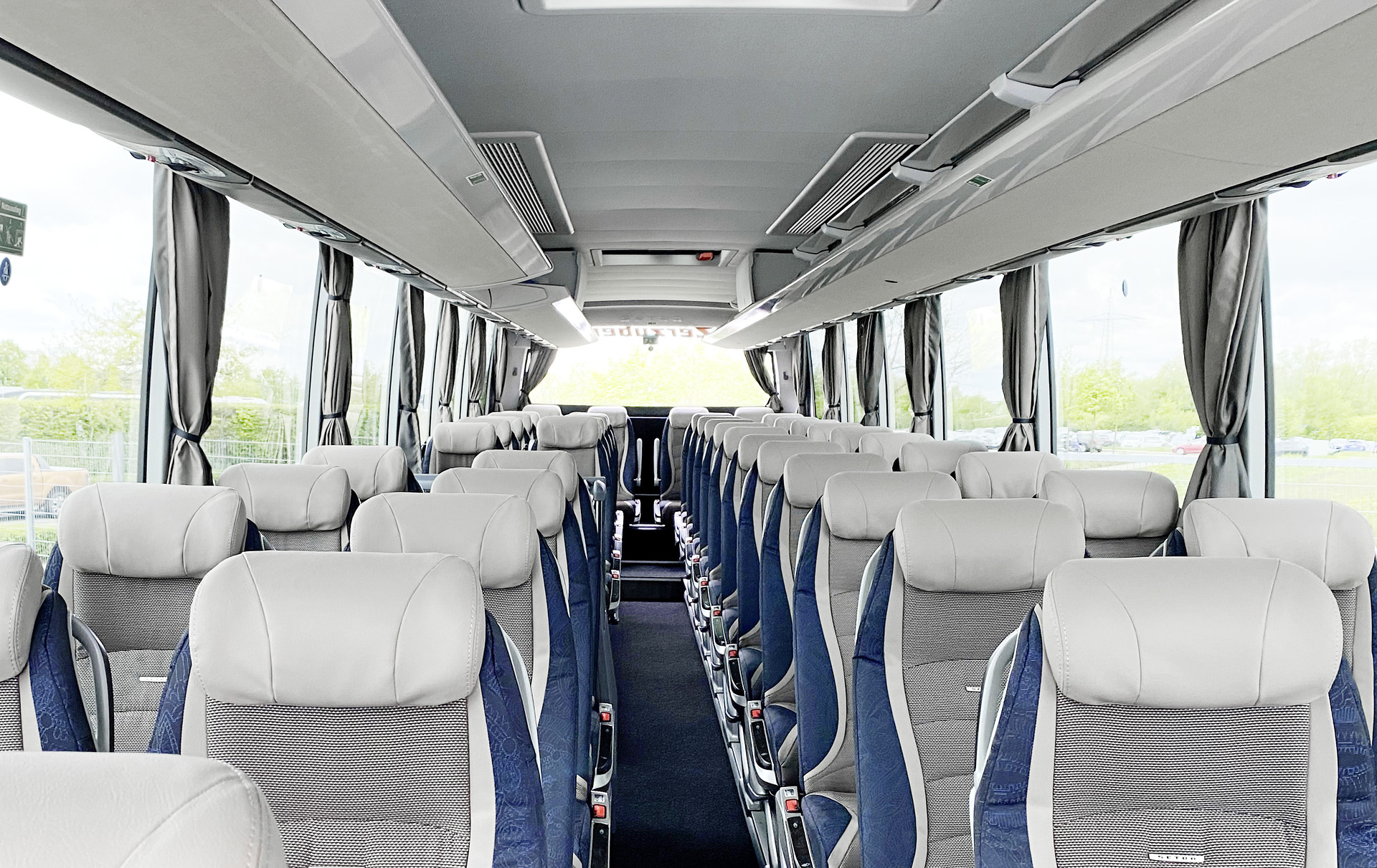 Generous space: The S 516 HD has 48 seats. Swiss customers opt for Setra