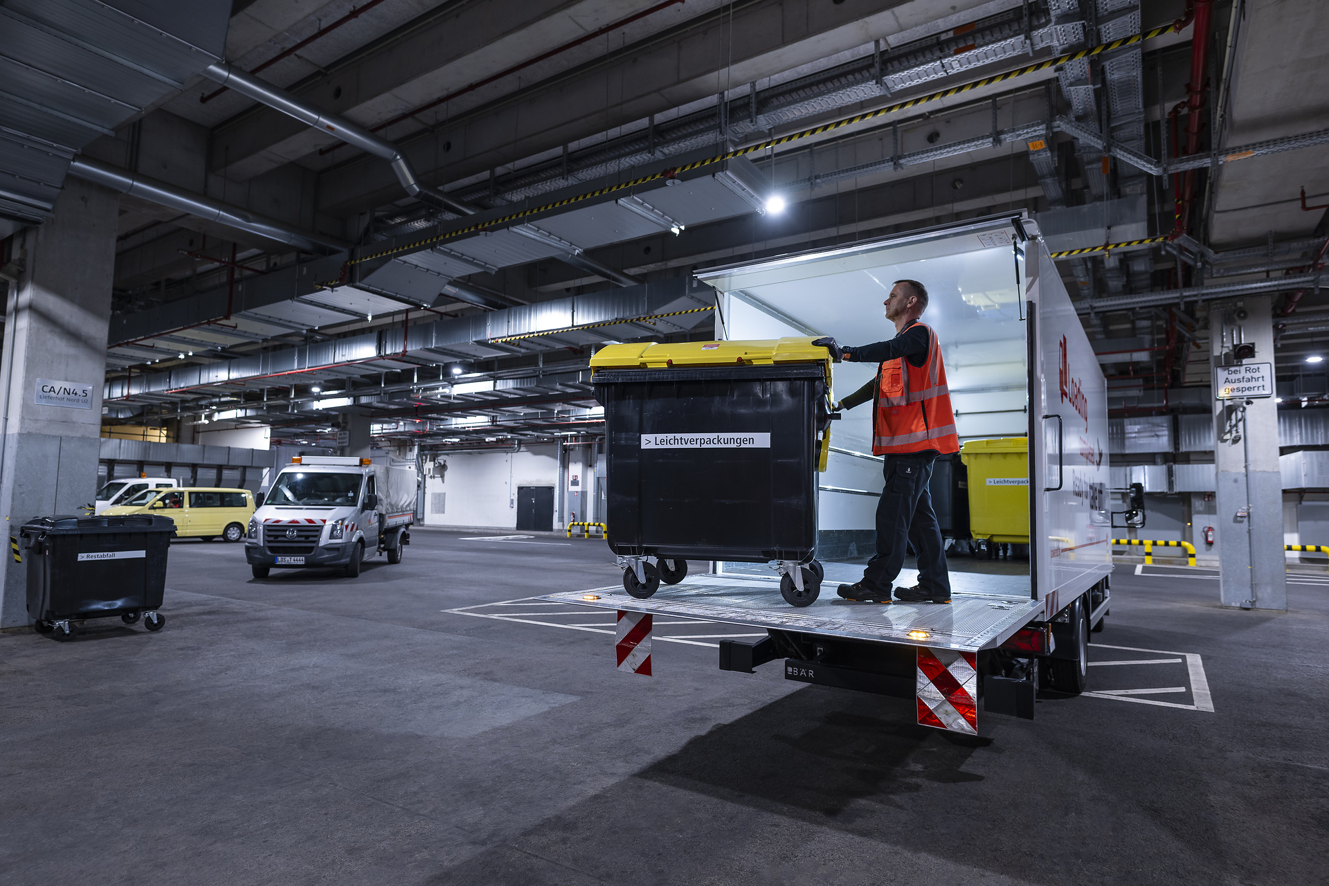 Ready for takeoff: Flughafen Berlin Brandenburg GmbH is operating all-electric eCanter from Daimler Truck brand FUSO Ready for takeoff: Flughafen Berlin Brandenburg GmbH is operating all-electric eCanter from Daimler Truck brand FUSO