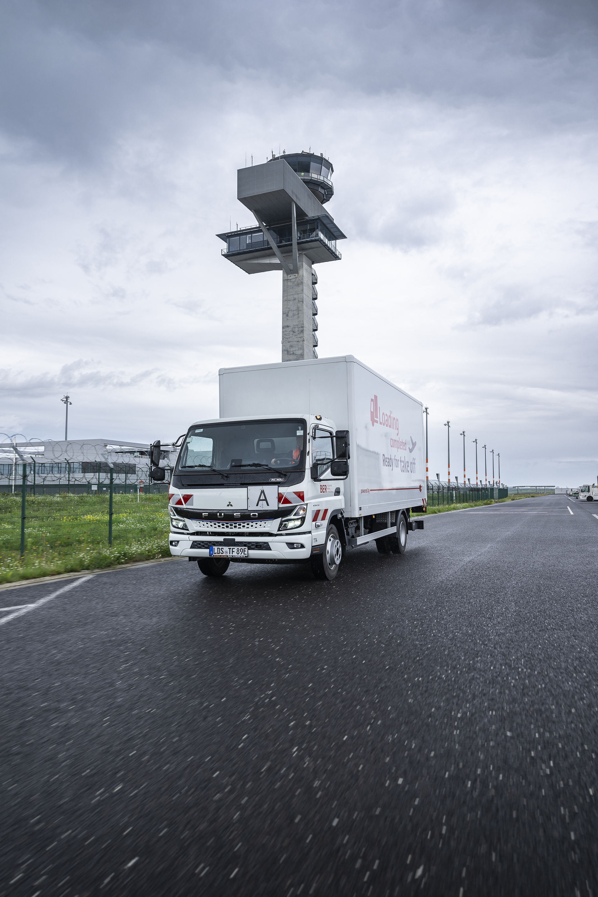 Ready for takeoff: Flughafen Berlin Brandenburg GmbH is operating all-electric eCanter from Daimler Truck brand FUSO Ready for takeoff: Flughafen Berlin Brandenburg GmbH is operating all-electric eCanter from Daimler Truck brand FUSO