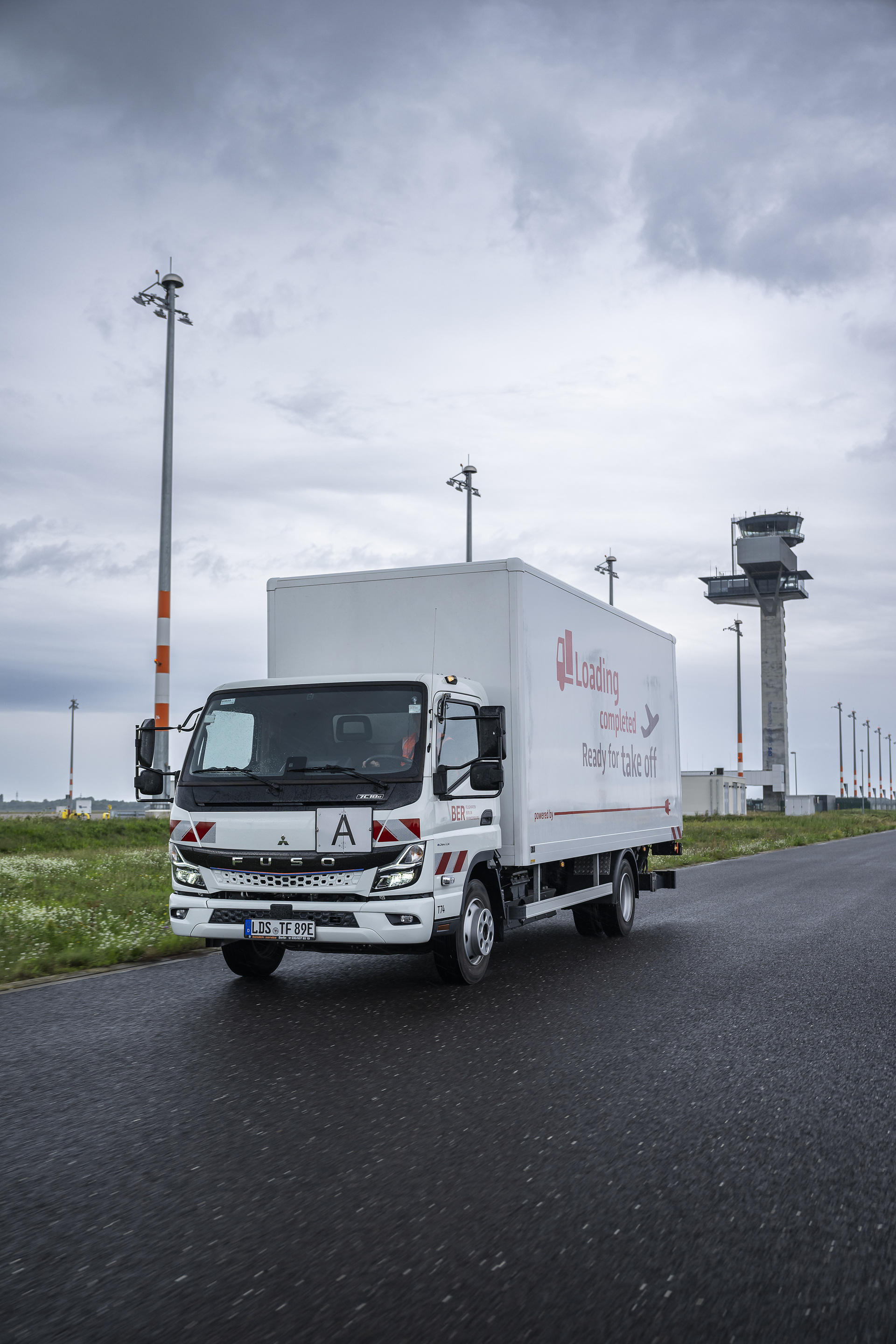 Ready for takeoff: Flughafen Berlin Brandenburg GmbH is operating all-electric eCanter from Daimler Truck brand FUSO Ready for takeoff: Flughafen Berlin Brandenburg GmbH is operating all-electric eCanter from Daimler Truck brand FUSO