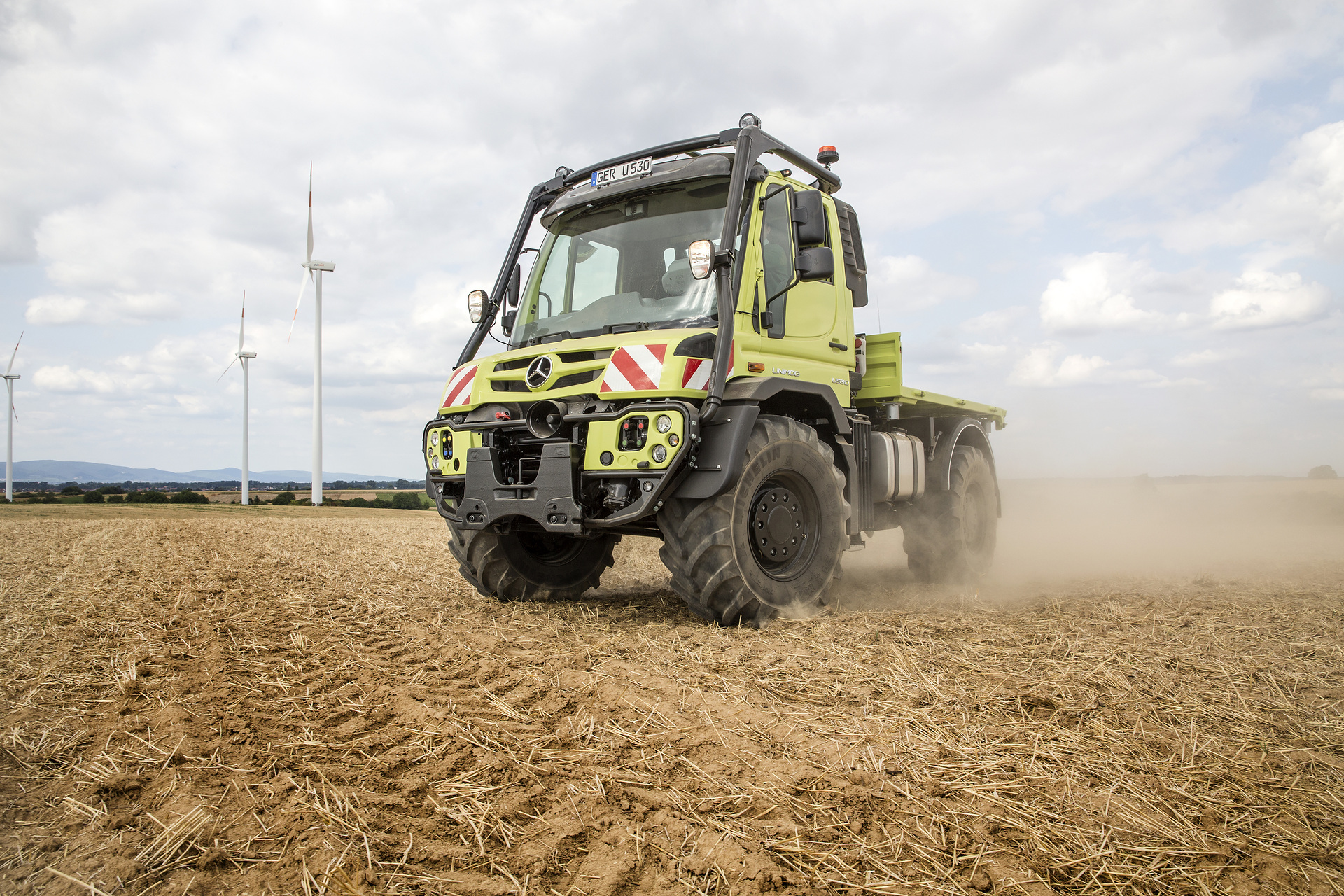 Unimog U 530 implement carrier with agricultural equipment (front and rear PTO, front and rear power lift, agricultural tires, headland management) The Unimog for modern agriculture: three implement carriers at Agritechnica