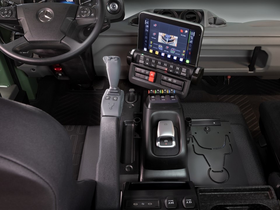 UNI-TOUCH operating system The Unimog for modern agriculture: three implement carriers at Agritechnica