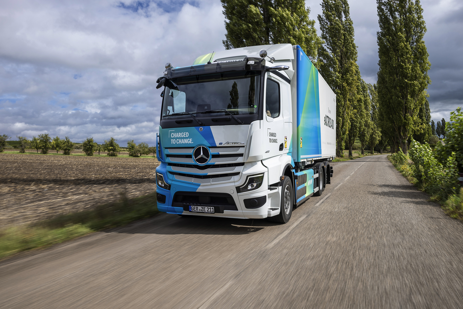 The new Mercedes-Benz eActros 400 of the second generation eActros models Mercedes-Benz eActros 400