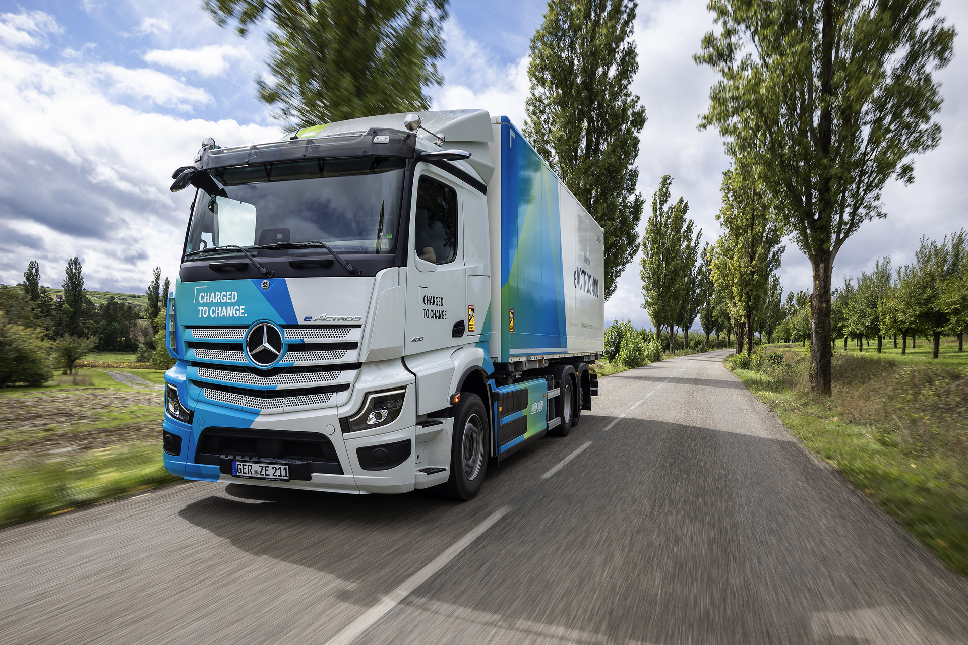 The new Mercedes-Benz eActros 400 of the second generation eActros models Mercedes-Benz eActros 400