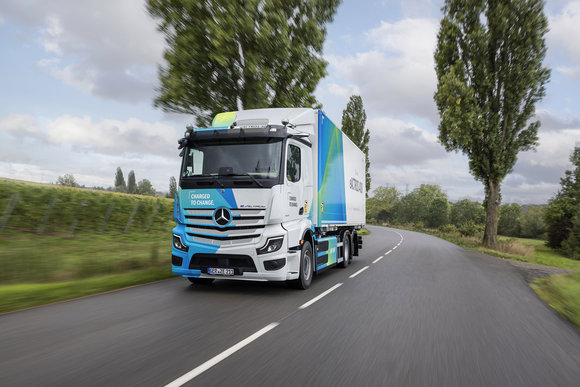 The new Mercedes-Benz eActros 400 of the second generation eActros models Mercedes-Benz eActros 400