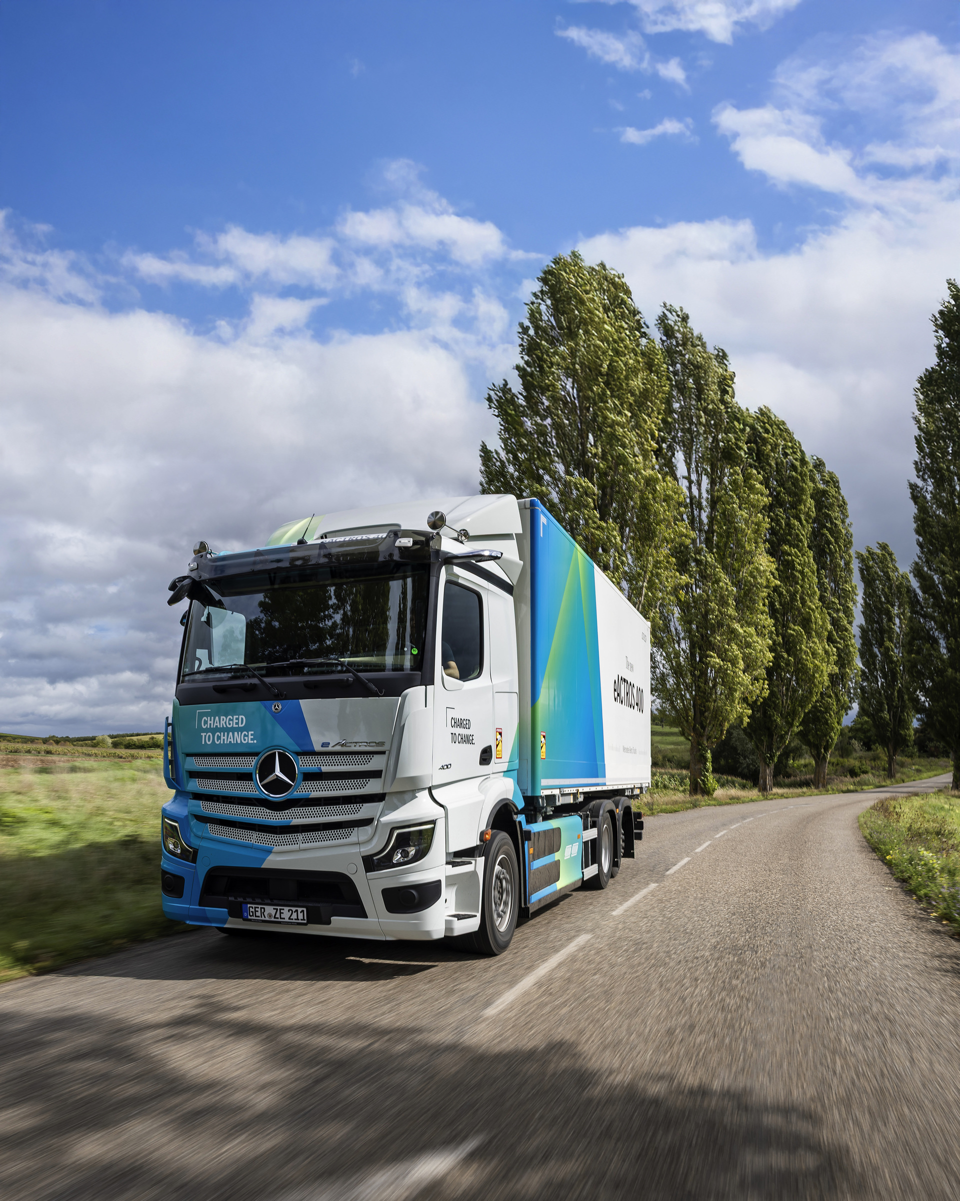 The new Mercedes-Benz eActros 400 of the second generation eActros models Mercedes-Benz eActros 400