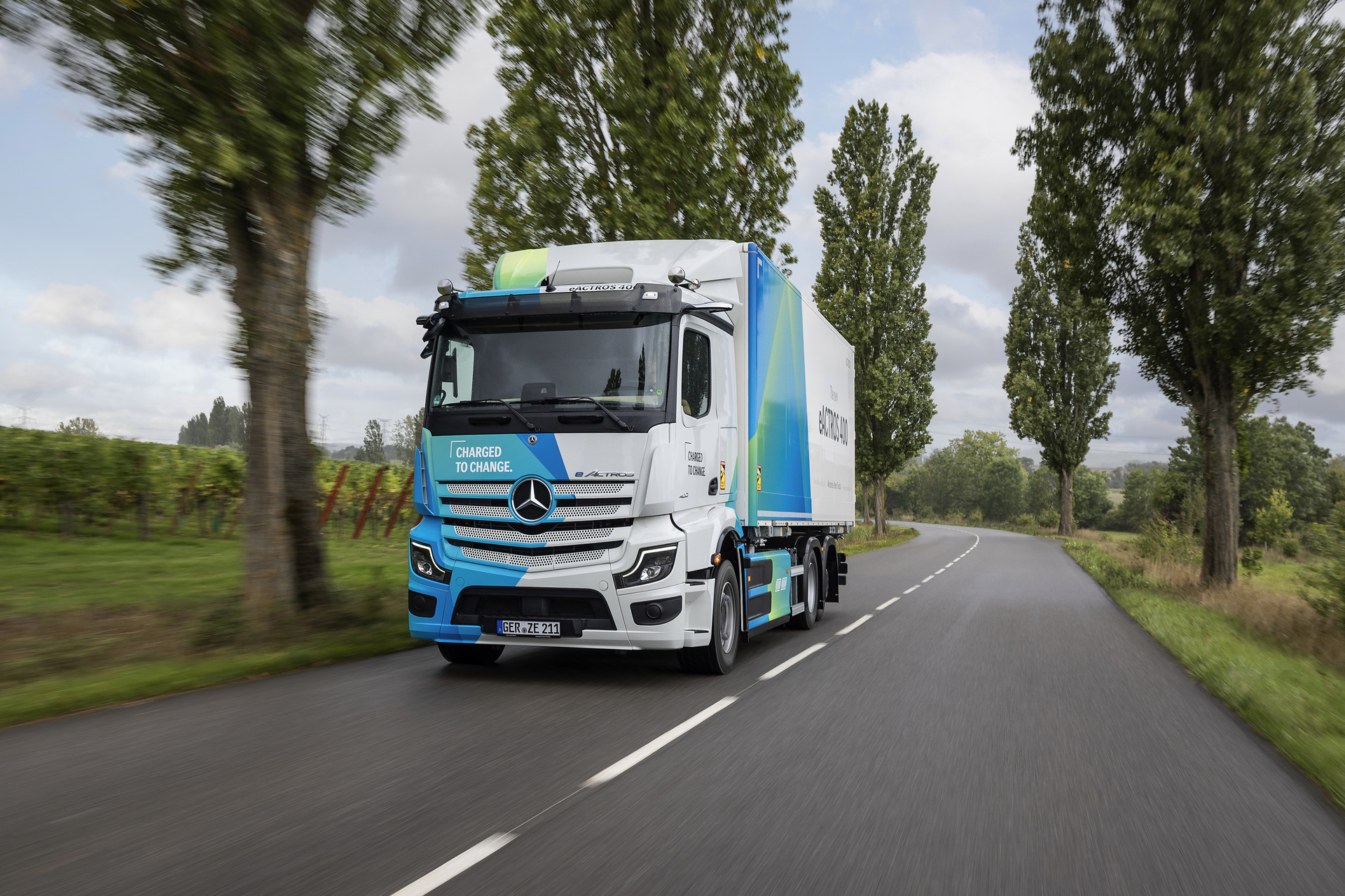 The new Mercedes-Benz eActros 400 of the second generation eActros models Mercedes-Benz eActros 400