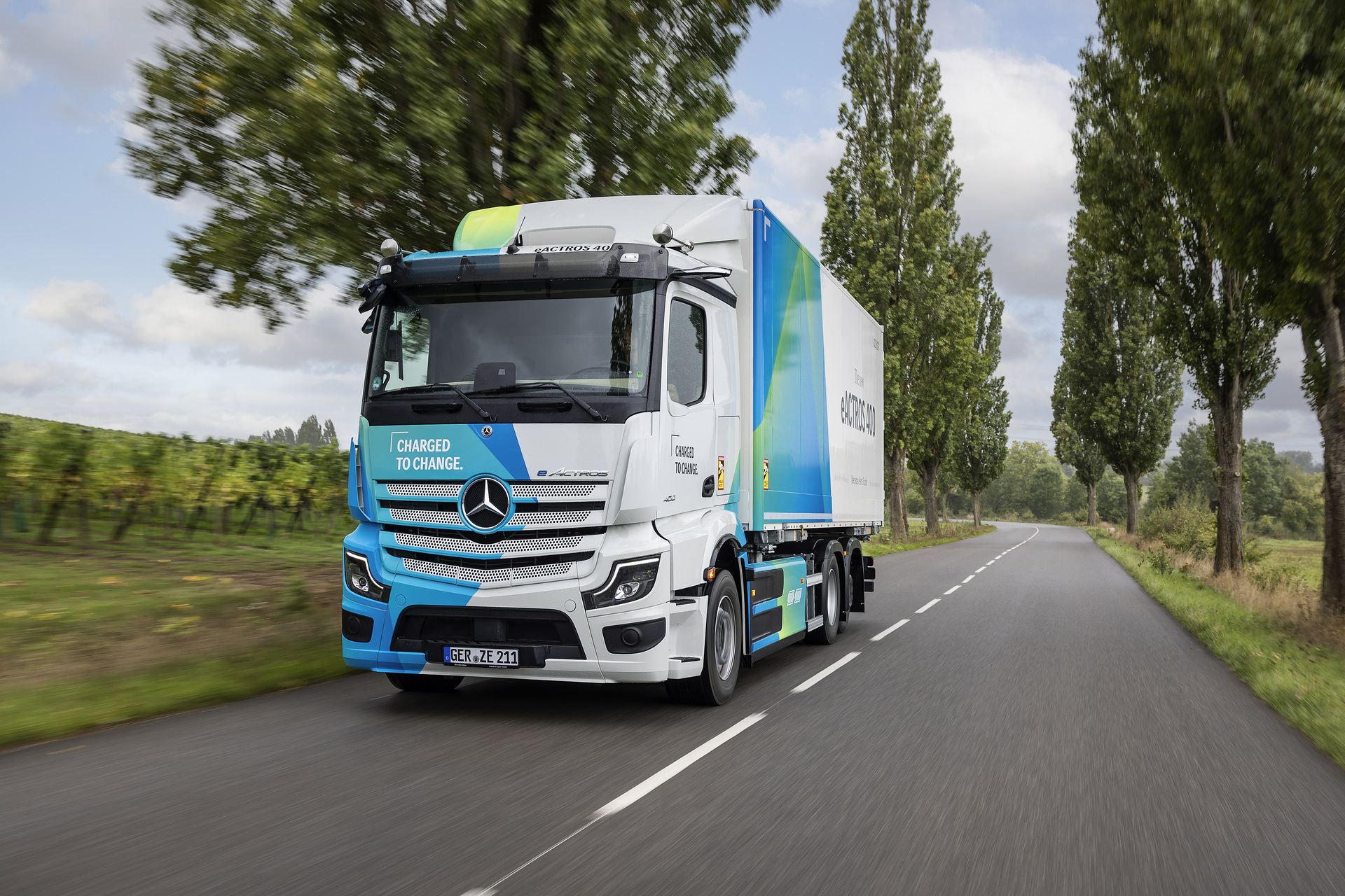 The new Mercedes-Benz eActros 400 of the second generation eActros models Mercedes-Benz eActros 400
