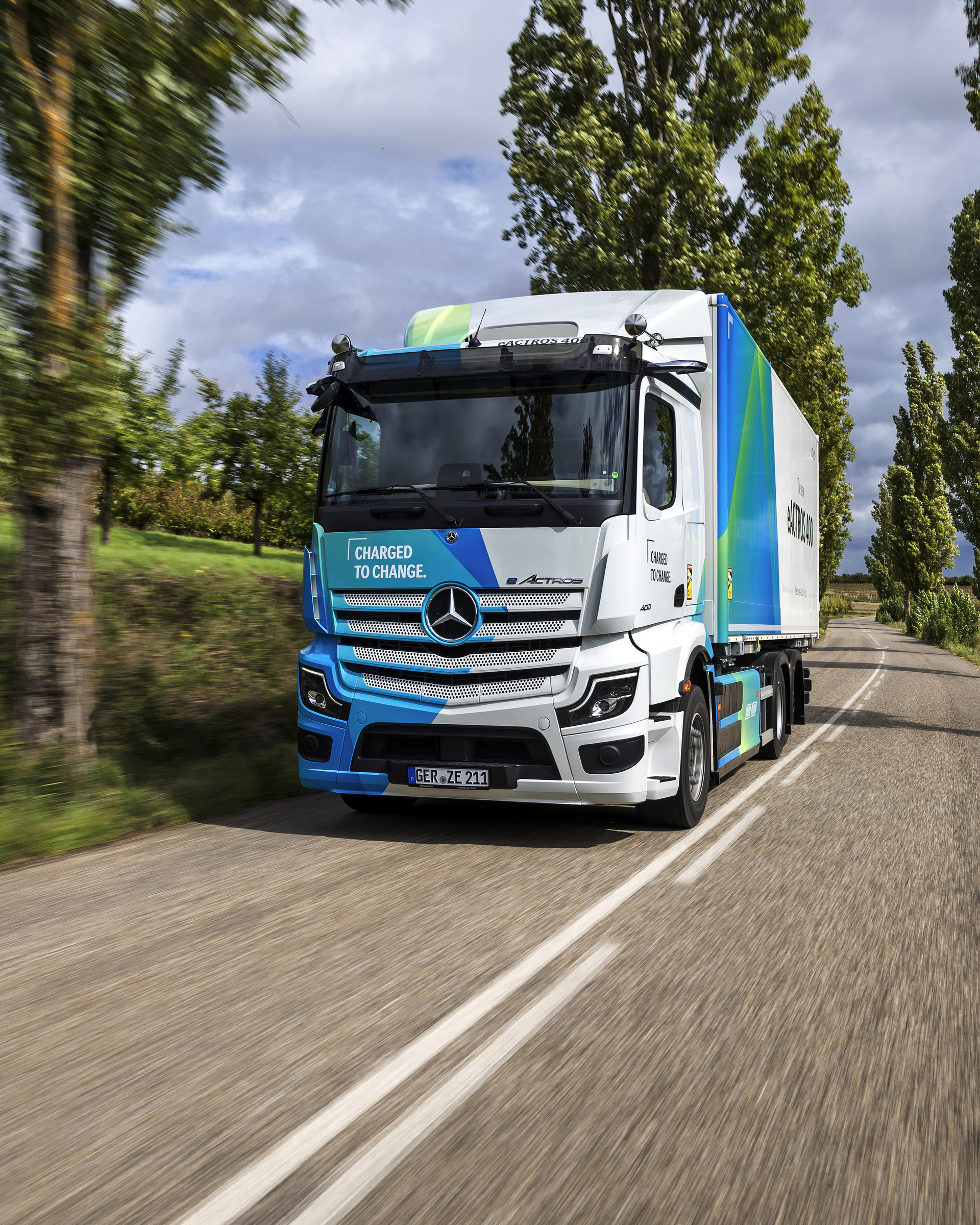 The new Mercedes-Benz eActros 400 of the second generation eActros models Mercedes-Benz eActros 400