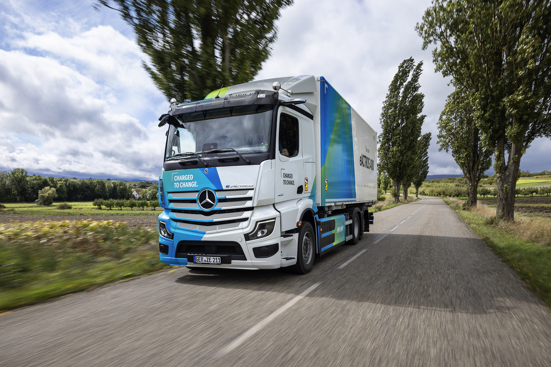 The new Mercedes-Benz eActros 400 of the second generation eActros models Mercedes-Benz eActros 400