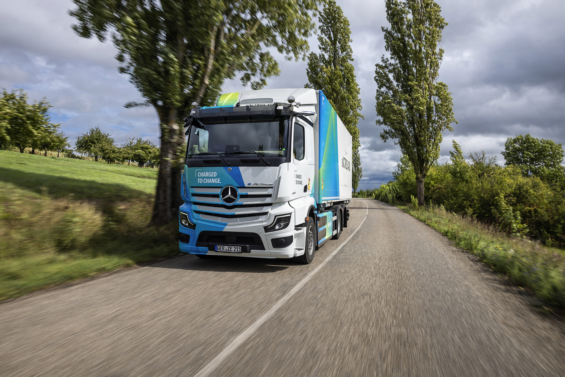 The new Mercedes-Benz eActros 400 of the second generation eActros models Mercedes-Benz eActros 400