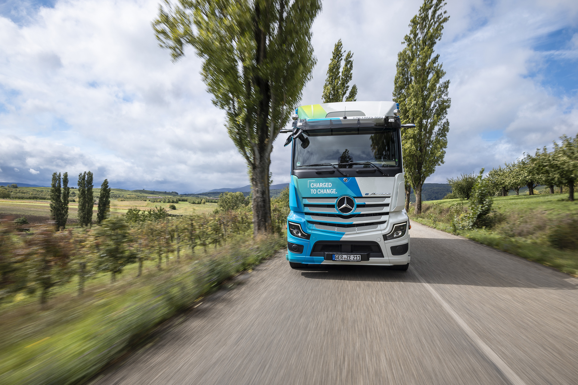 The new Mercedes-Benz eActros 400 of the second generation eActros models Mercedes-Benz eActros 400