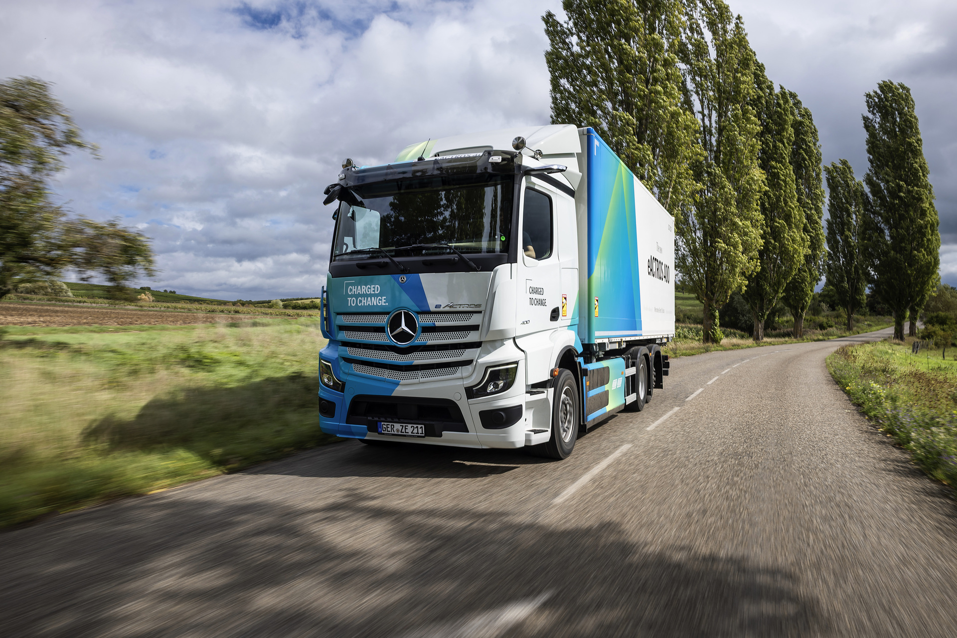 The new Mercedes-Benz eActros 400 of the second generation eActros models Mercedes-Benz eActros 400
