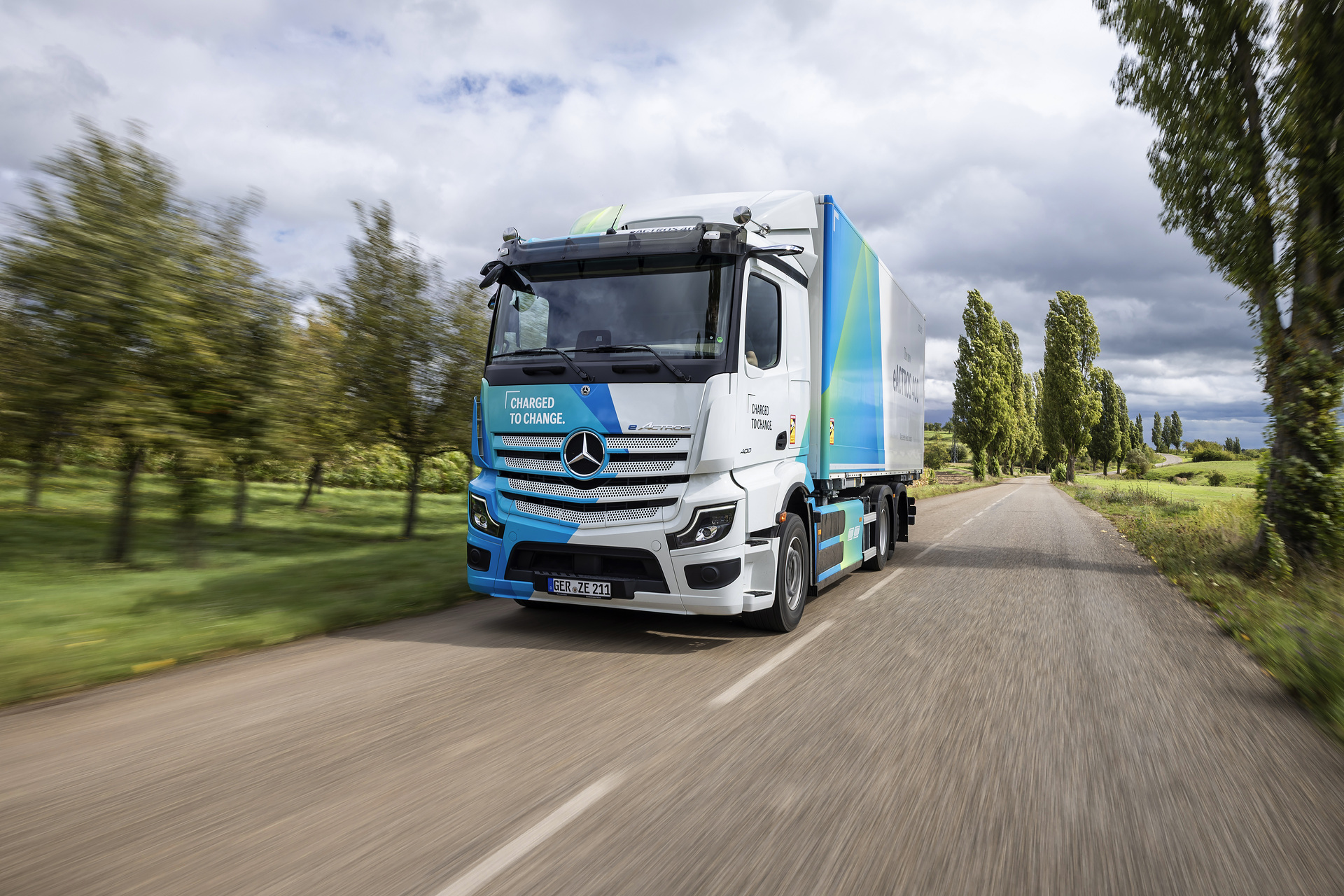 The new Mercedes-Benz eActros 400 of the second generation eActros models Mercedes-Benz eActros 400
