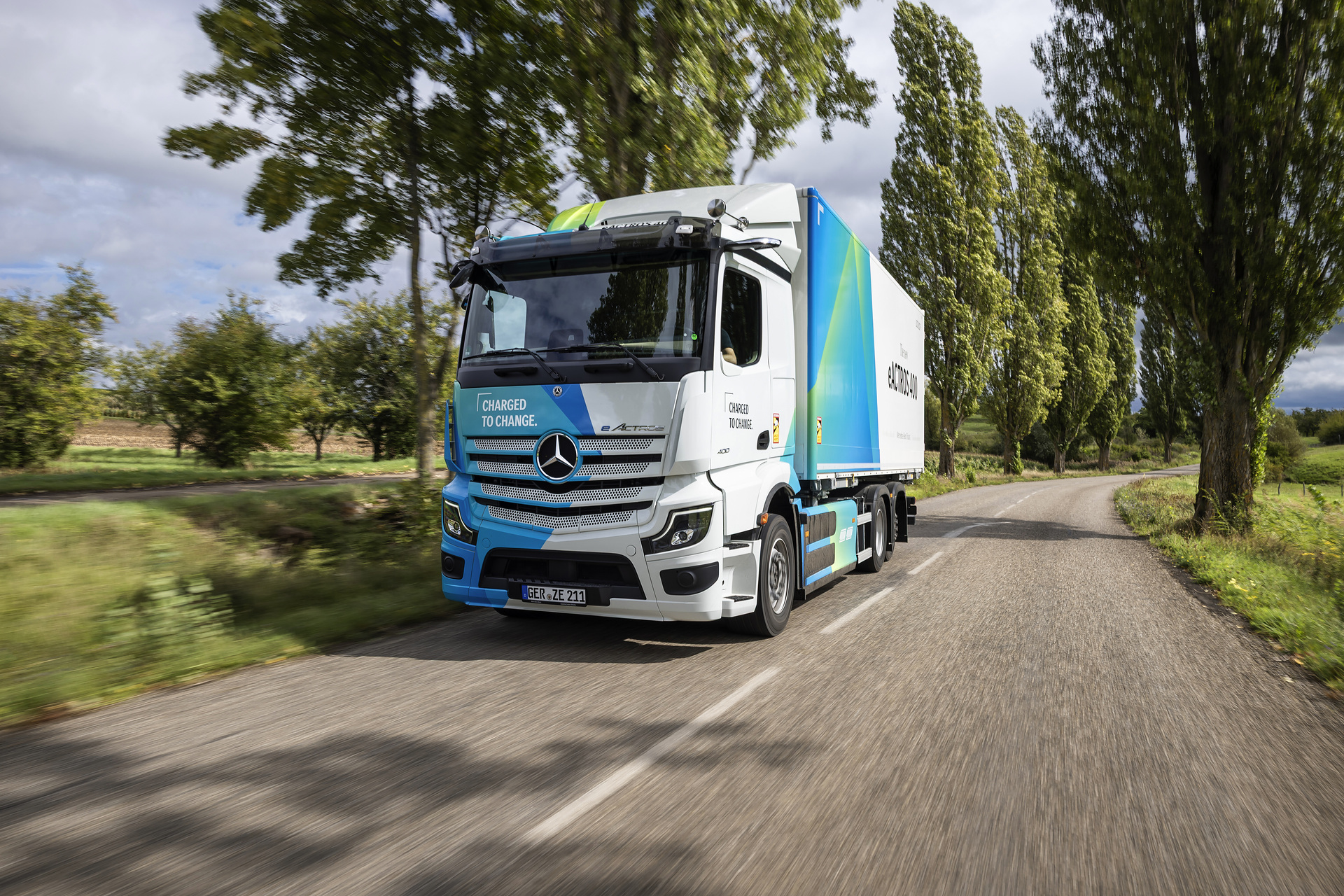 The new Mercedes-Benz eActros 400 of the second generation eActros models Mercedes-Benz eActros 400