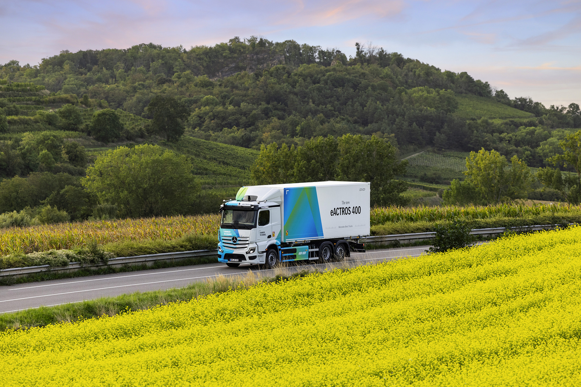 The new Mercedes-Benz eActros 400 of the second generation eActros models Mercedes-Benz eActros 400